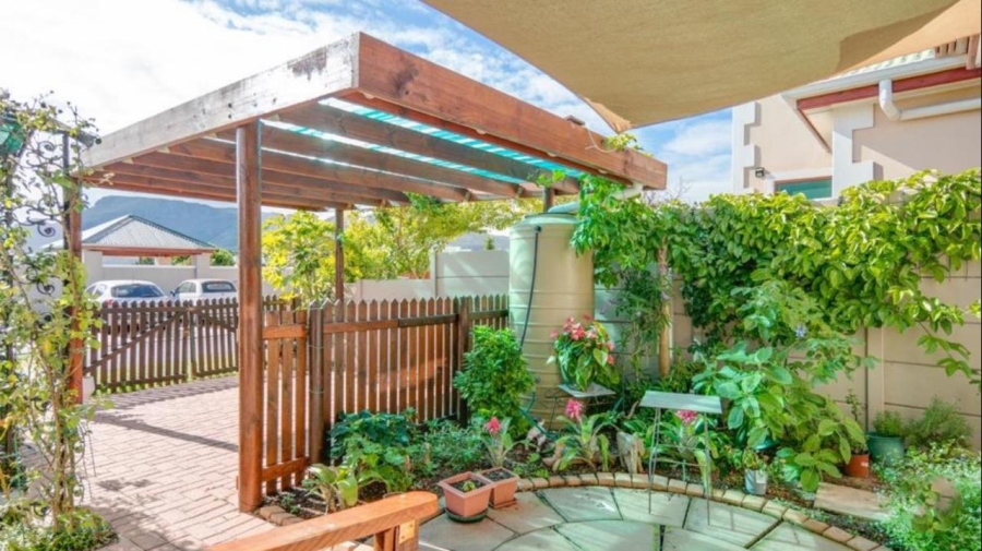 3 Bedroom Property for Sale in Milkwood Park Western Cape